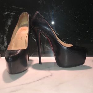 Christian Louboutin Black caviar leather daffy